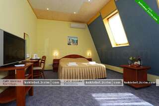 Гостиница Фаворит Коктебель Стандартный двухместный номер с 1 кроватью или 2 отдельными кроватями в мансарде-3